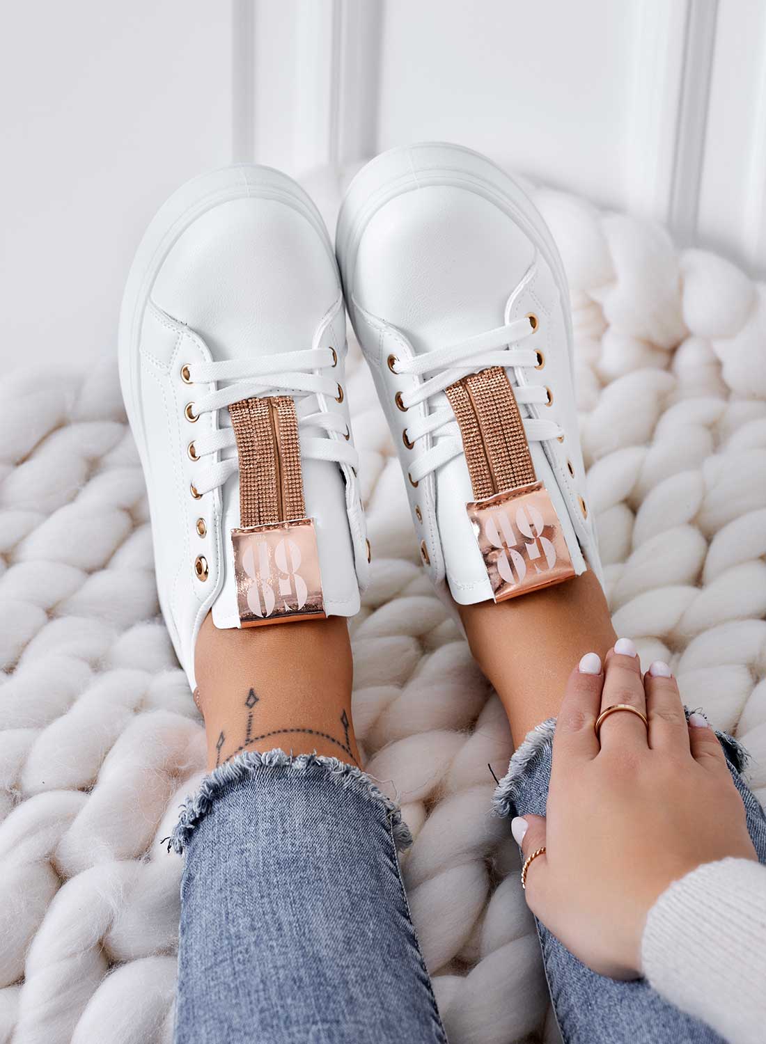 AMIRA - White sneakers with rose gold inserts and rhinestones