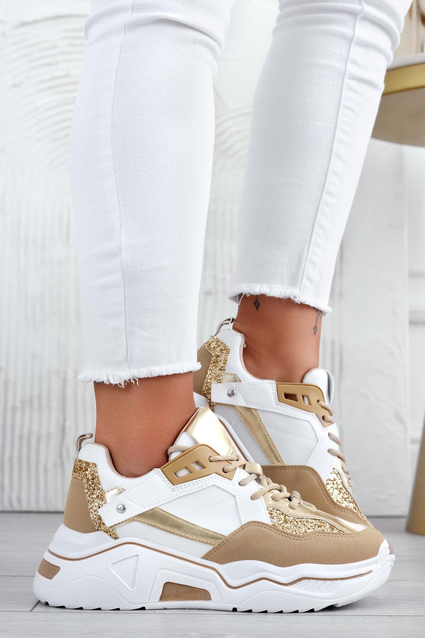 Sneakers with thick sole and gold inserts