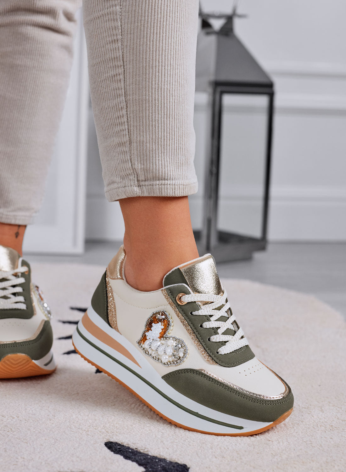 LORELLA - Sneakers verdi con applicazione gioiello cuore