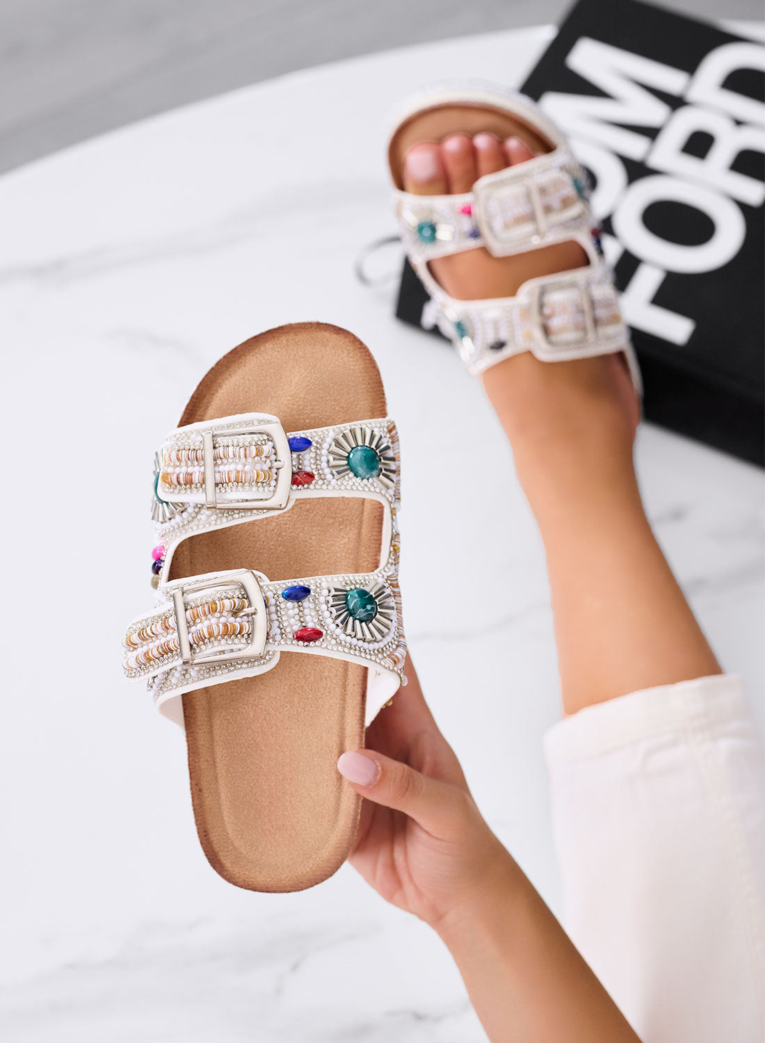 CLOE - Sandali Ciabatte bianche platform etniche con fibbie e dettagli colorati