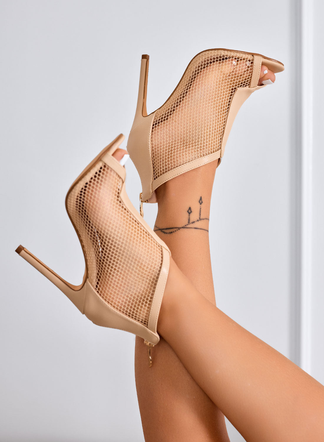 DIVINITY - Sandali Alexoo beige traforati con tacco alto
