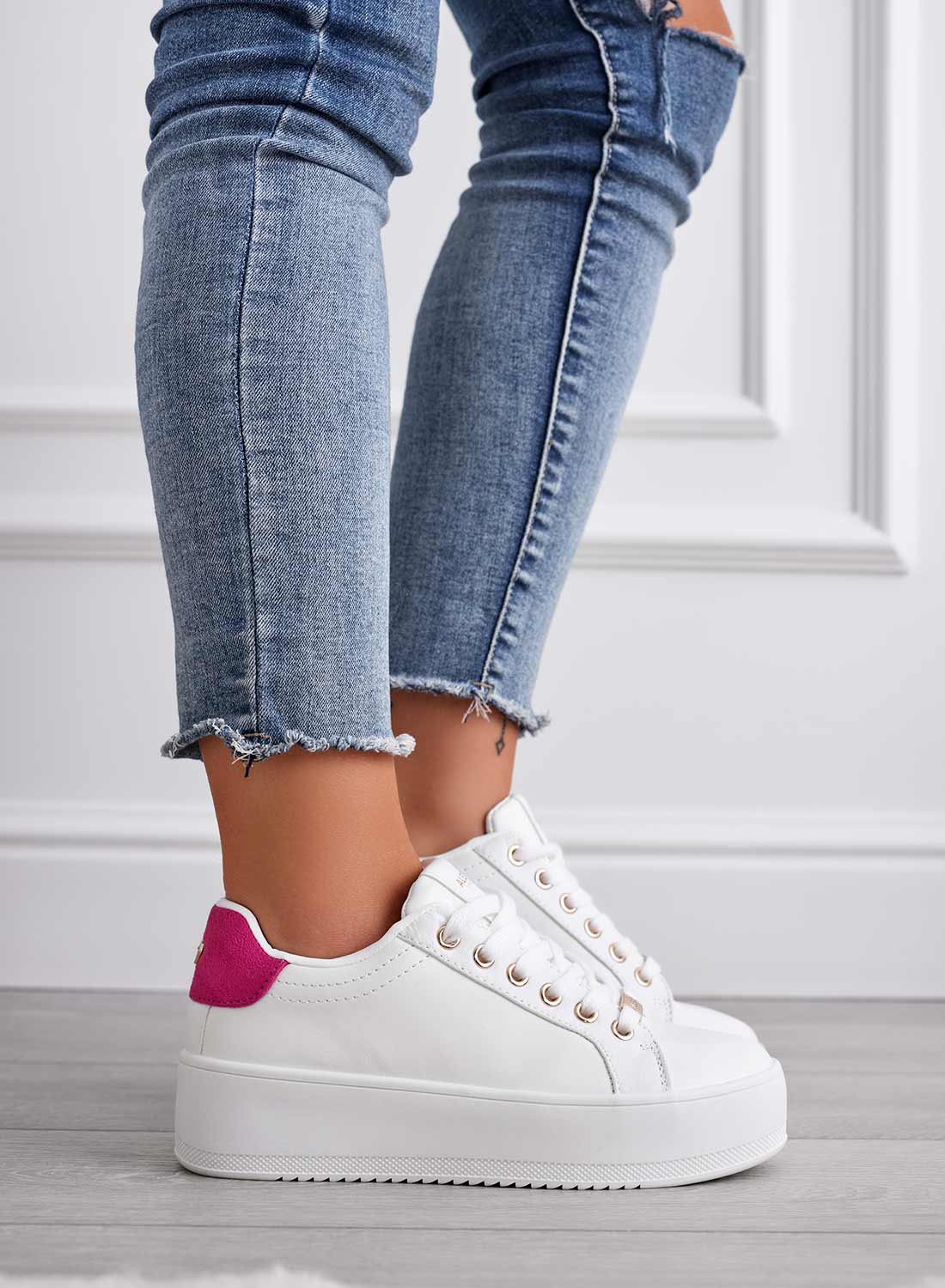 CARRY - Sneakers Bianche Alexoo con rifiniture oro e retro fuxia