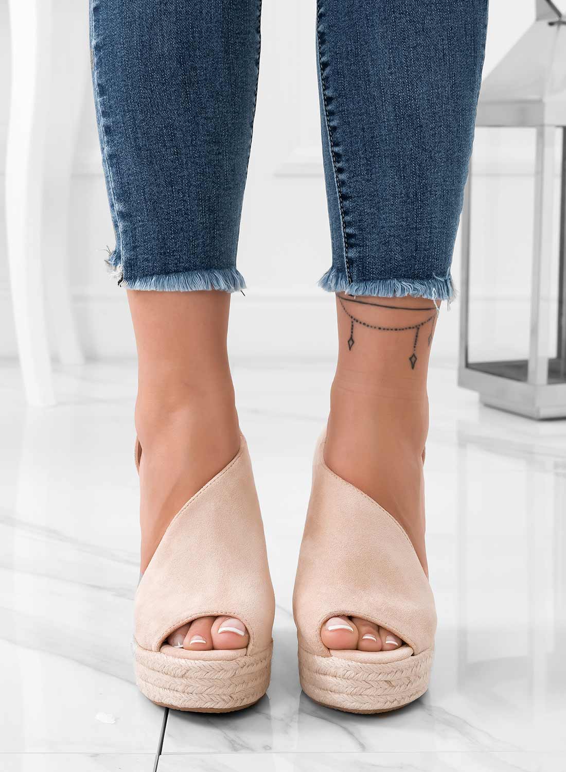 JOLIE - Espadrilles beiges avec semelle compensée en corde