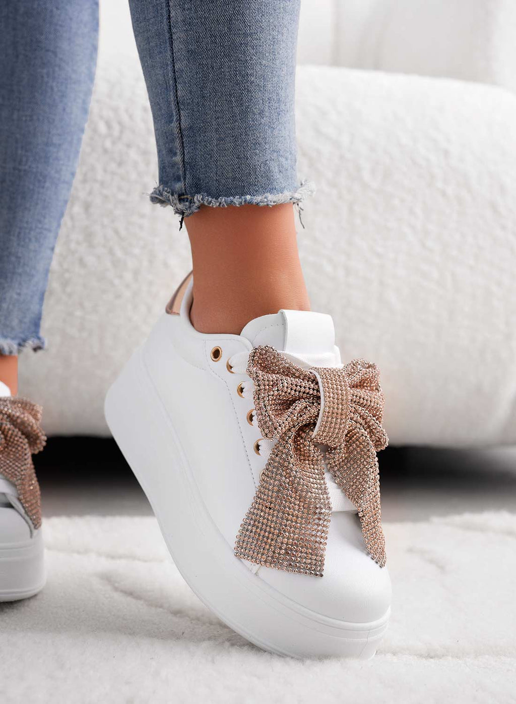 BELGA - Sneakers bianche con fiocco in strass oro rosa