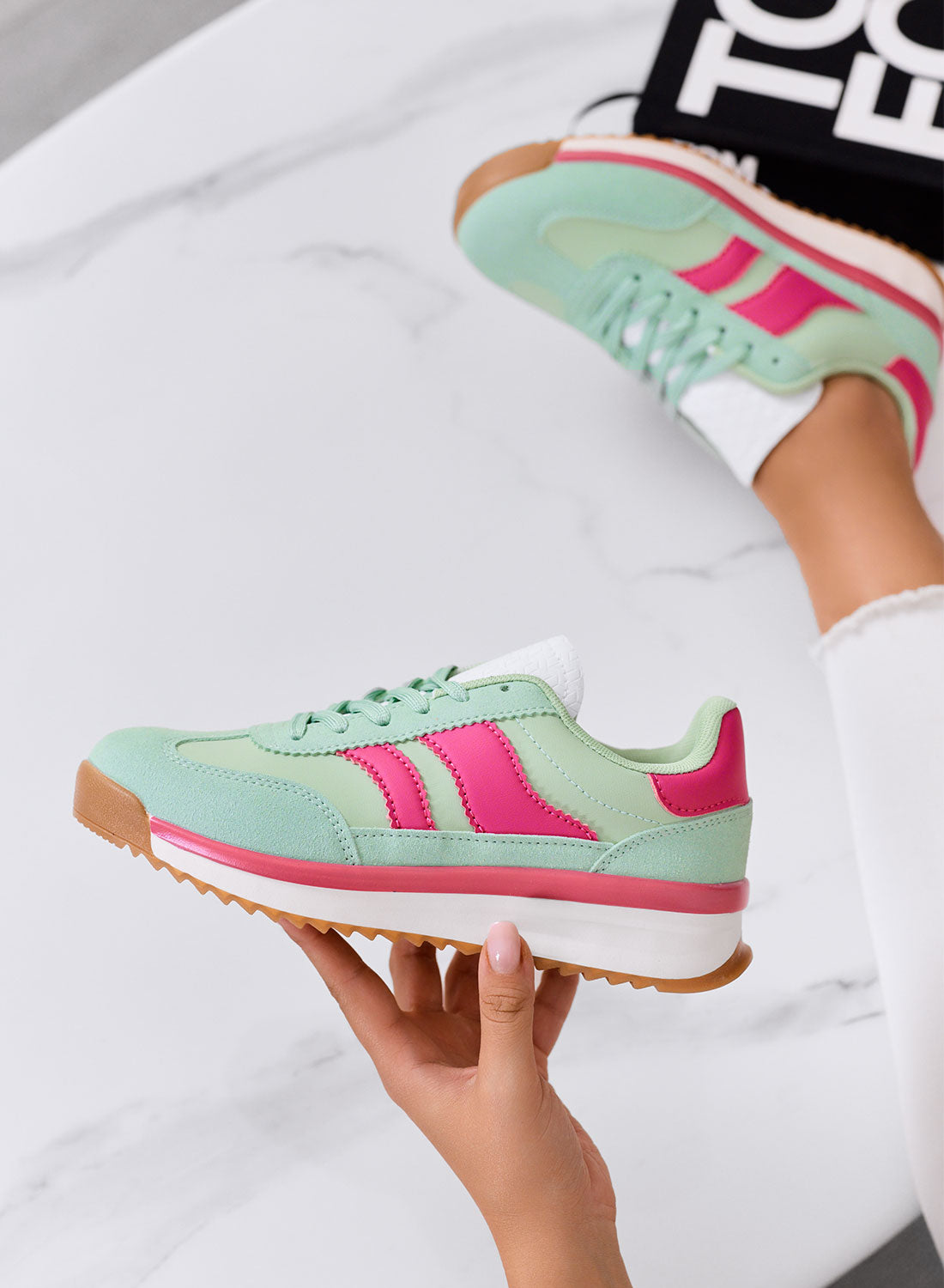 BIELLA - Sneakers verdi in tessuto con dettagli fuxia  e suola in gomma