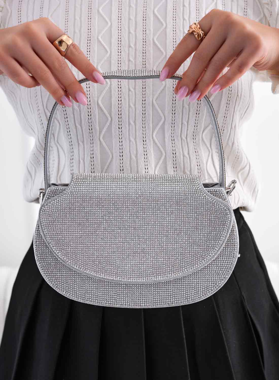 Sac argenté avec strass et chaîne B233