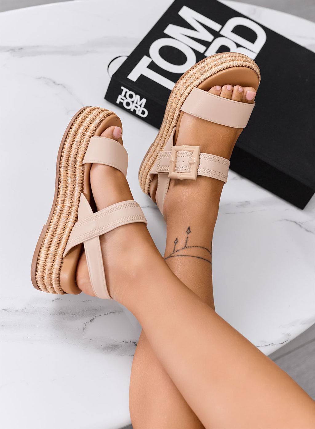 GALATEA - Sandali beige con fibbia maxi e suola platform effetto corda