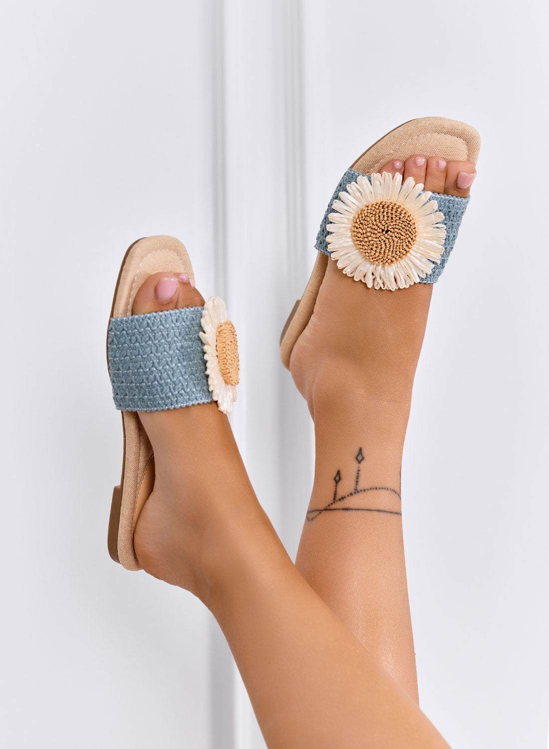 GISELLA - Sandali Ciabattine azzurre con Maxi Fiore Decorativo