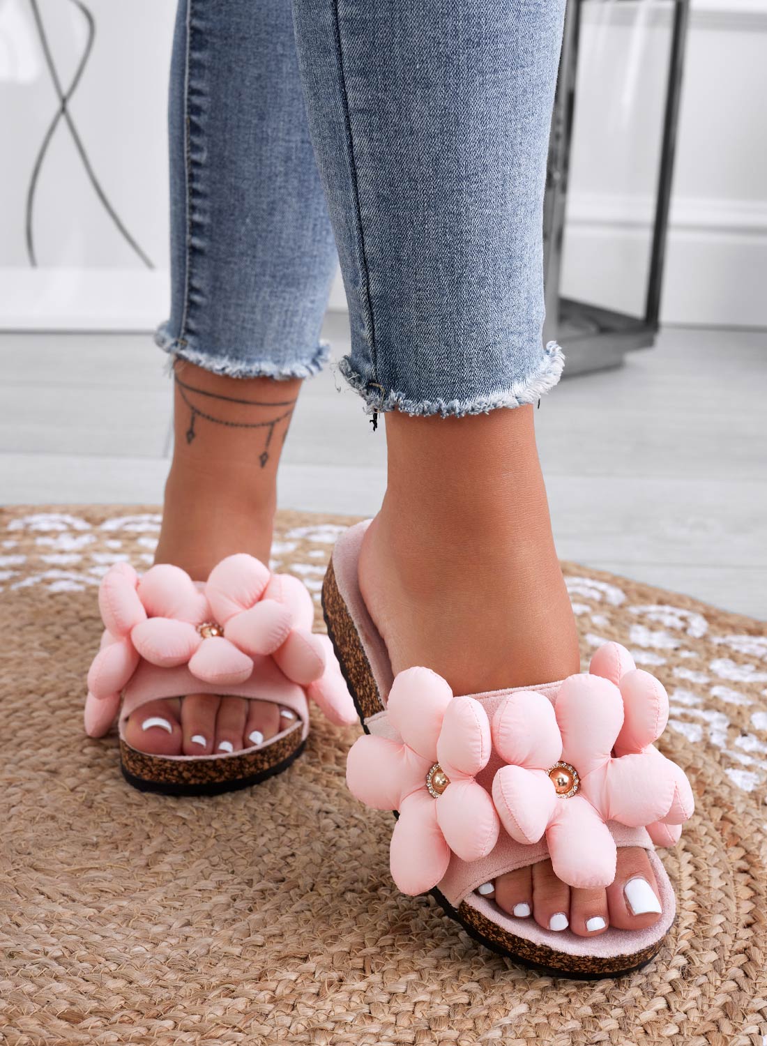 BARBARA - Pink slide sandals with soft flowers