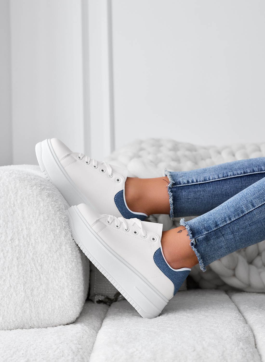 COREEN - White sneakers with blue heel