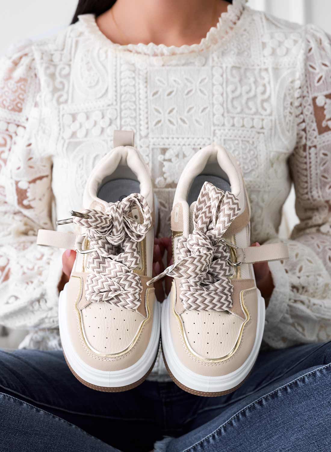 Beige sneakers with fabric laces