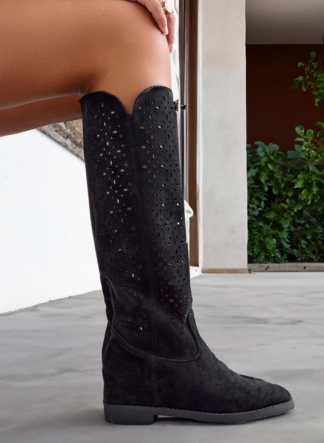 KYLA - Black perforated boots with internal wedge