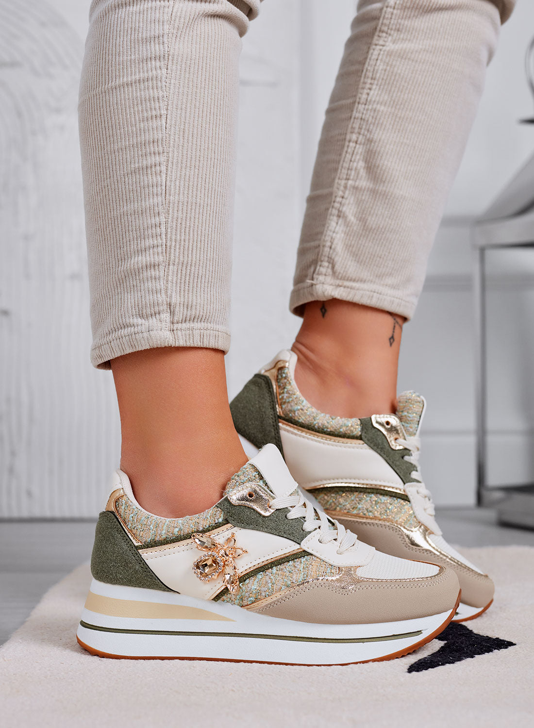 CARMEN - Sneakers verdi con ape gioiello oro