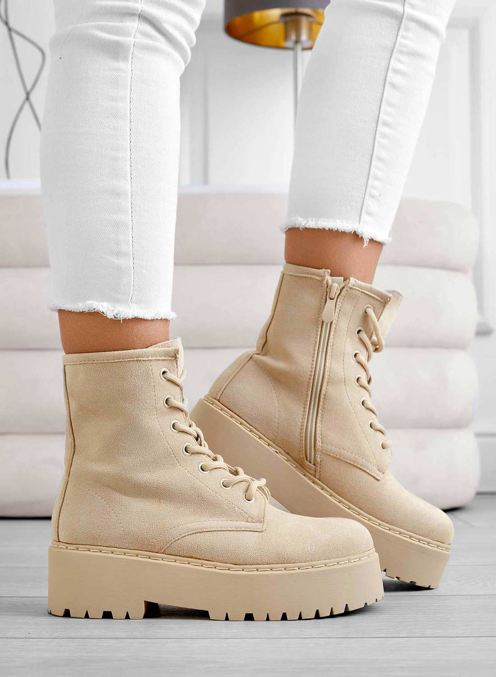 YARA - Stivaletti  anfibi beige scamosciati Alexoo