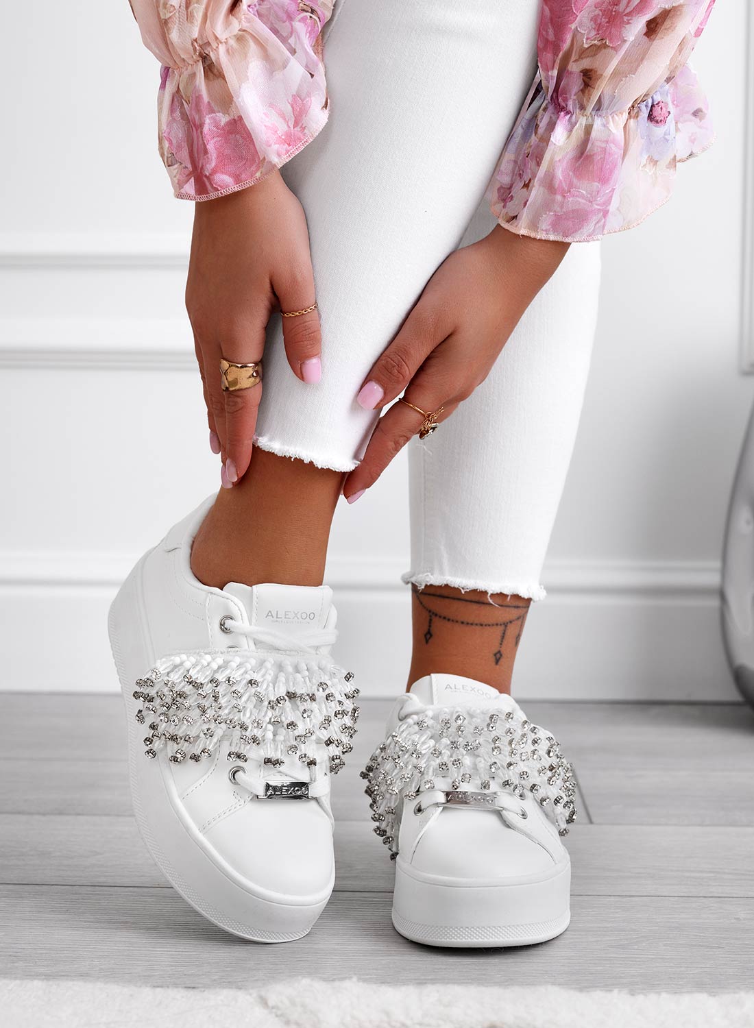 CARRY - Sneakers bianche Alexoo con fascia in strass