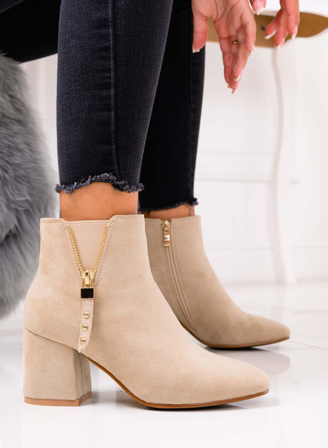 Beige Alexoo ankle boots with comfortable heel and gold zip