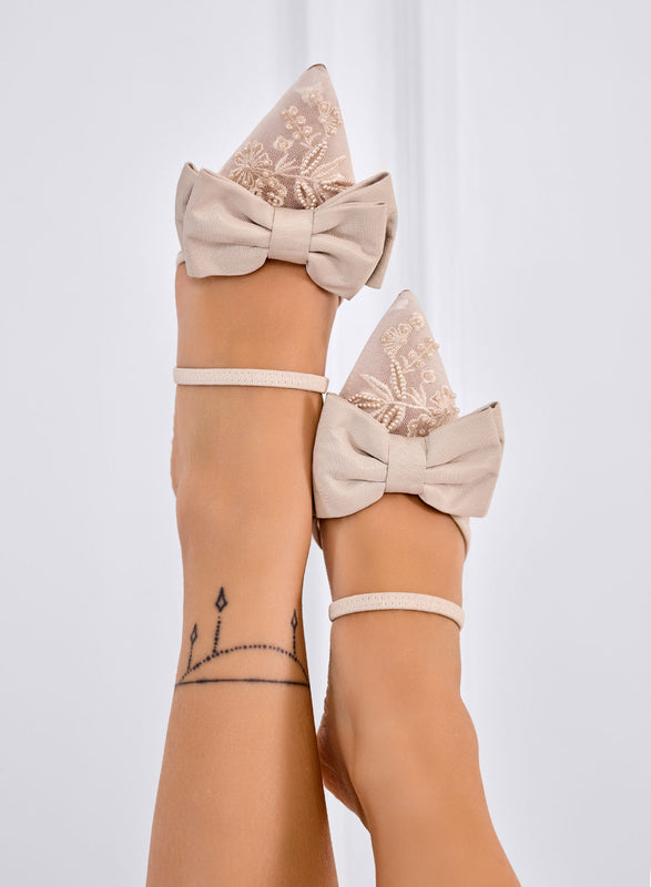 INFINITY - Décolleté beige a punta con fiocco e perline ricamate