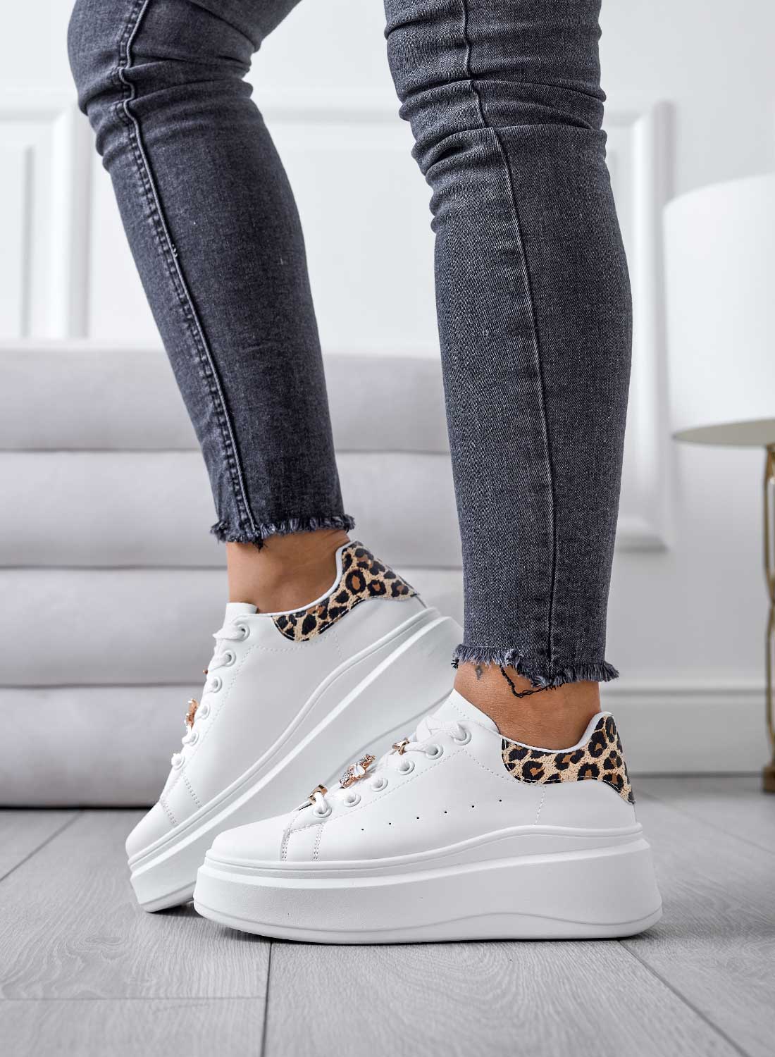 White sneakers with gold details and leopard-print back