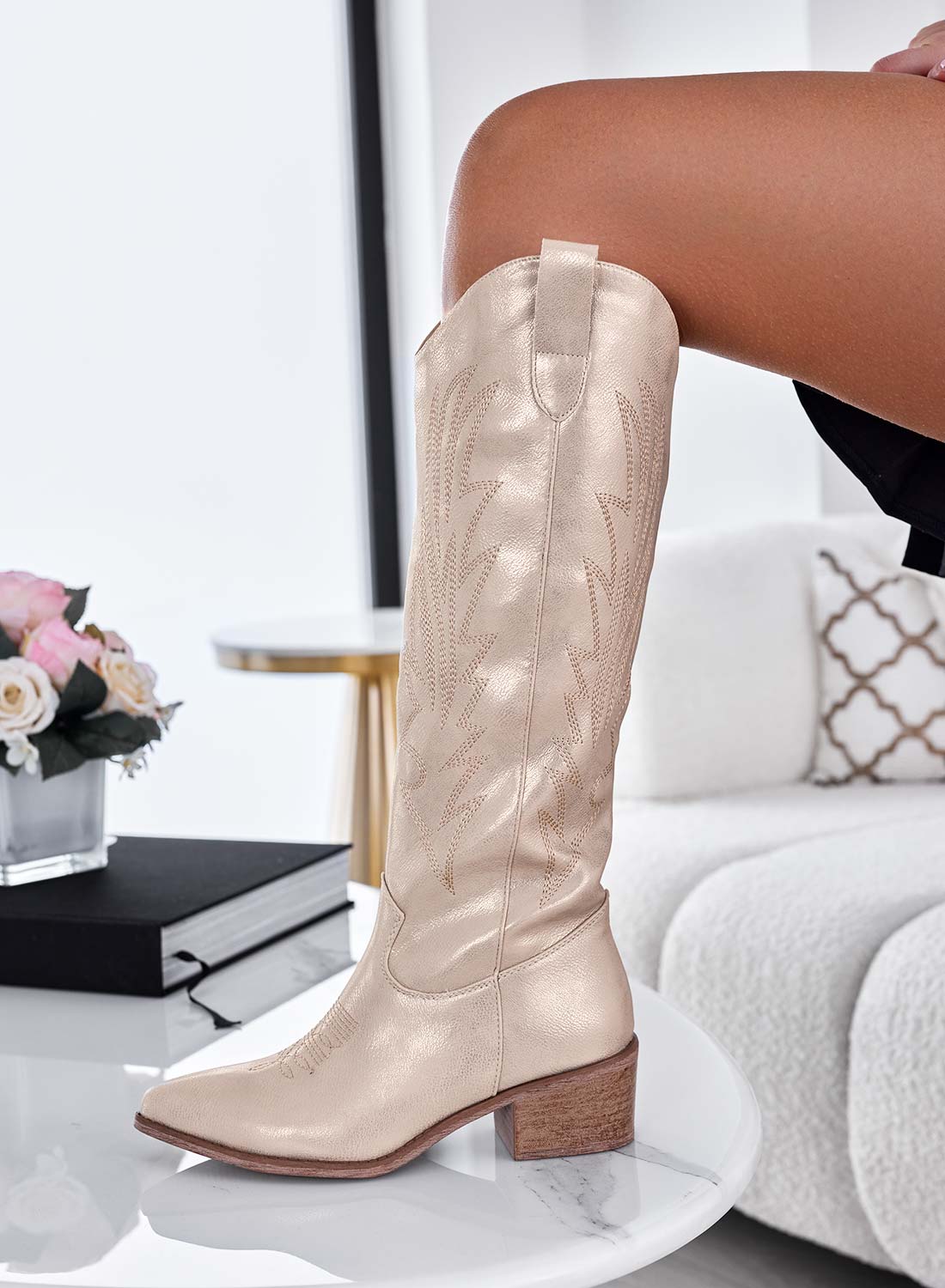 Metallic gold camperos boots with embroidery