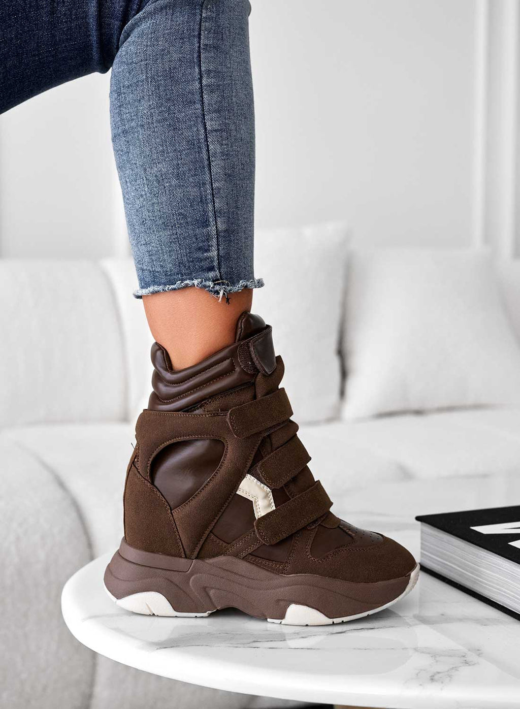LAUREN - Sneakers marroni con zeppa interna e strappi
