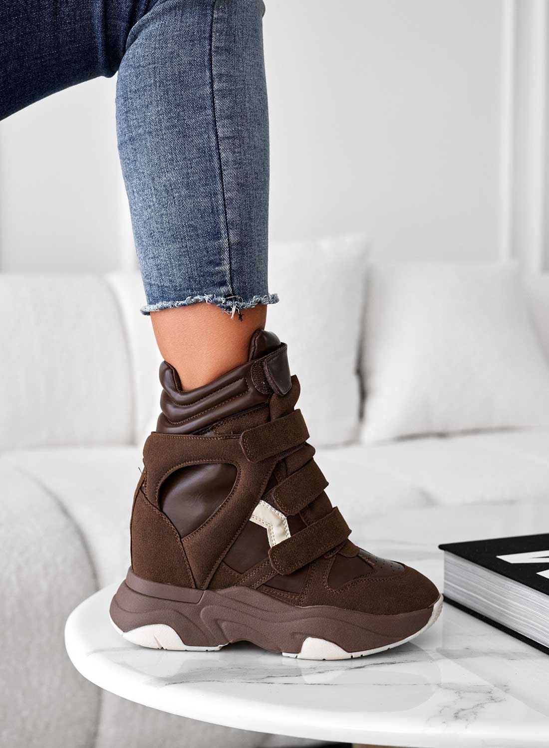 LAUREN - Sneakers marroni con zeppa interna e strappi