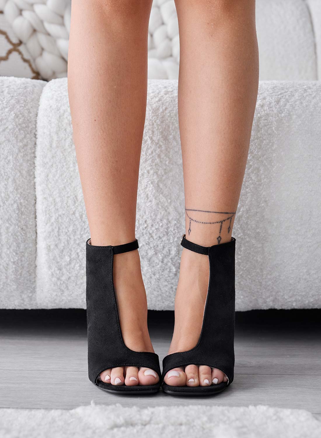 NEDAN - Black suede ankle sandals with inner neckline and heel