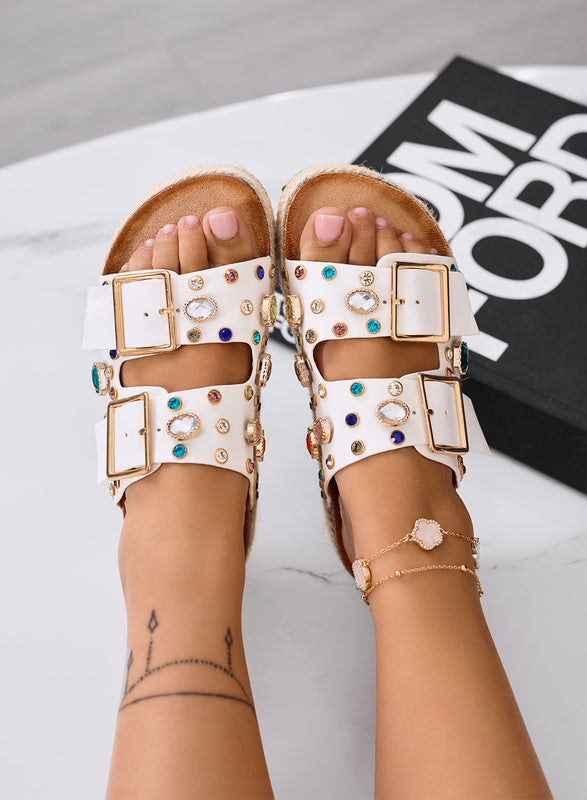 PRISCILLA - Sandali Ciabatte bianche platform con maxi fibbie e pietre colorate