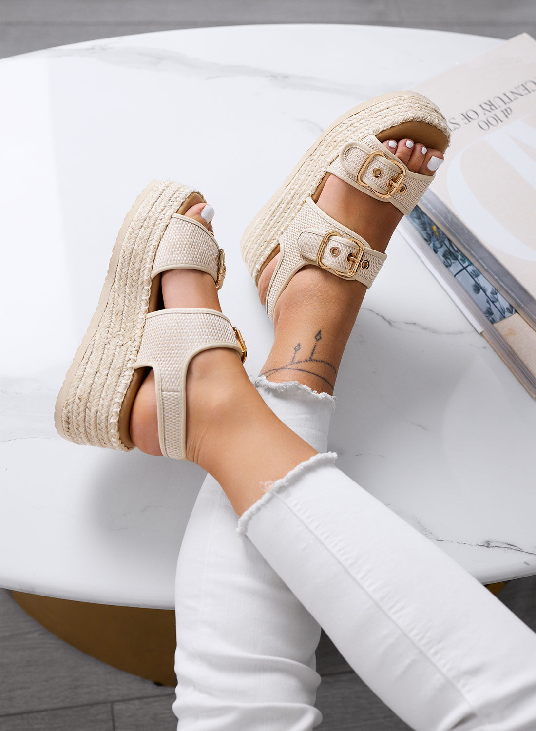 AUDREY - Sandali beige platform con doppia fibbia oro e suola in corda
