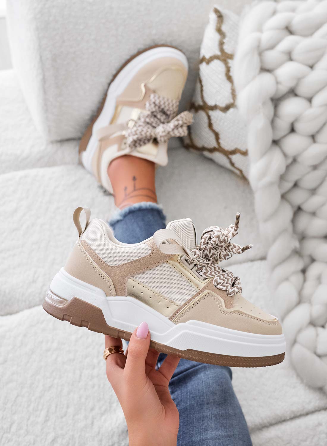 Beige sneakers with fabric laces