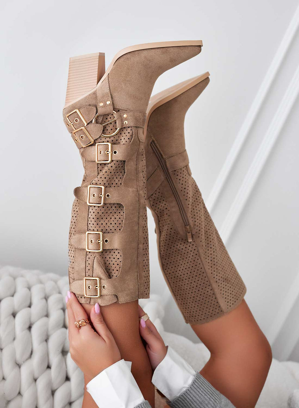 SERA - Stivali camperos khaki traforati con fibbie oro