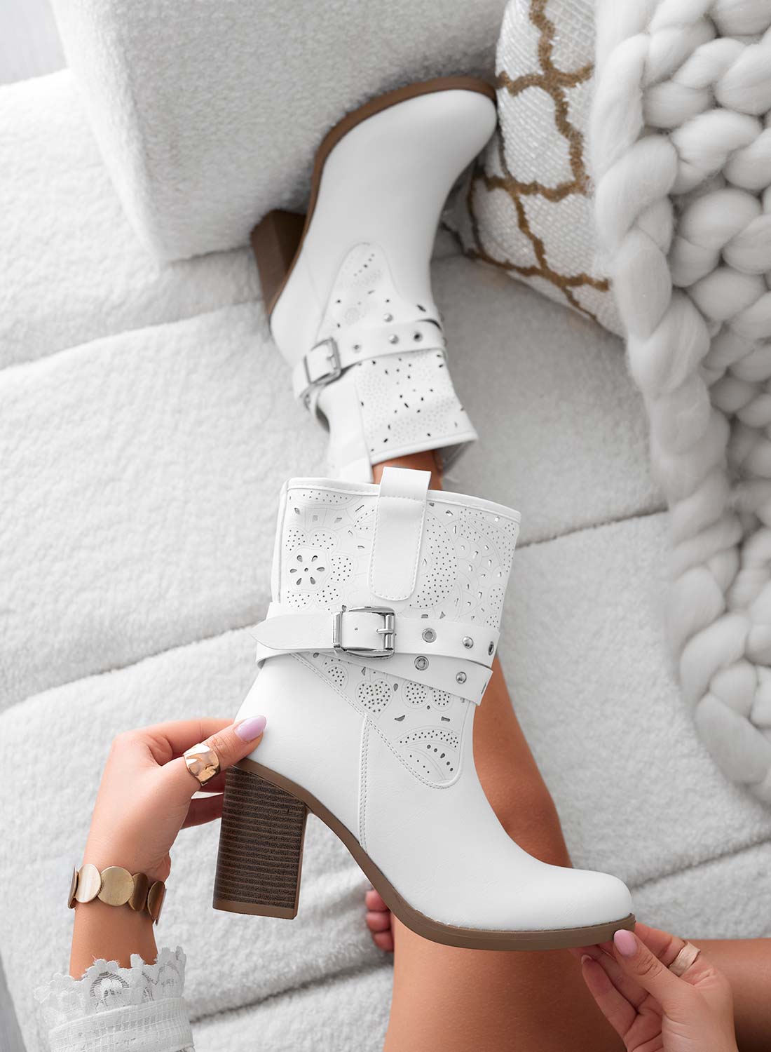 BRIEE - White perforated ankle boots with comfortable heel