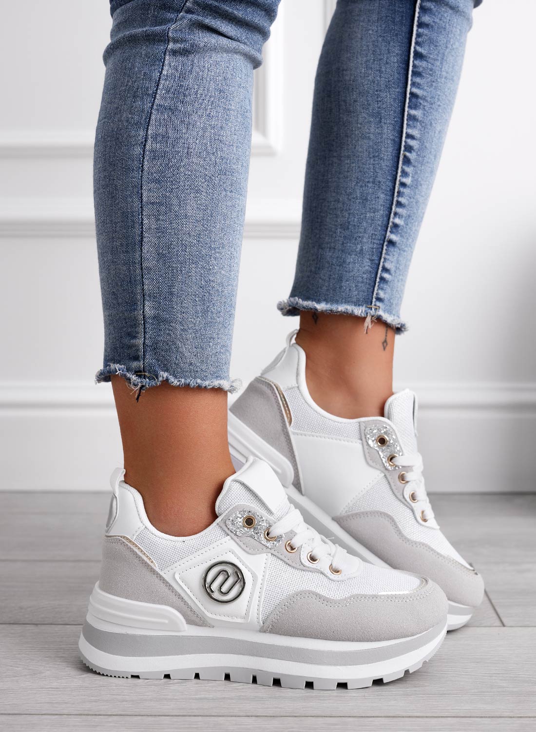 ERSILIA - Sneakers grigie in tessuto con inserti bianchi