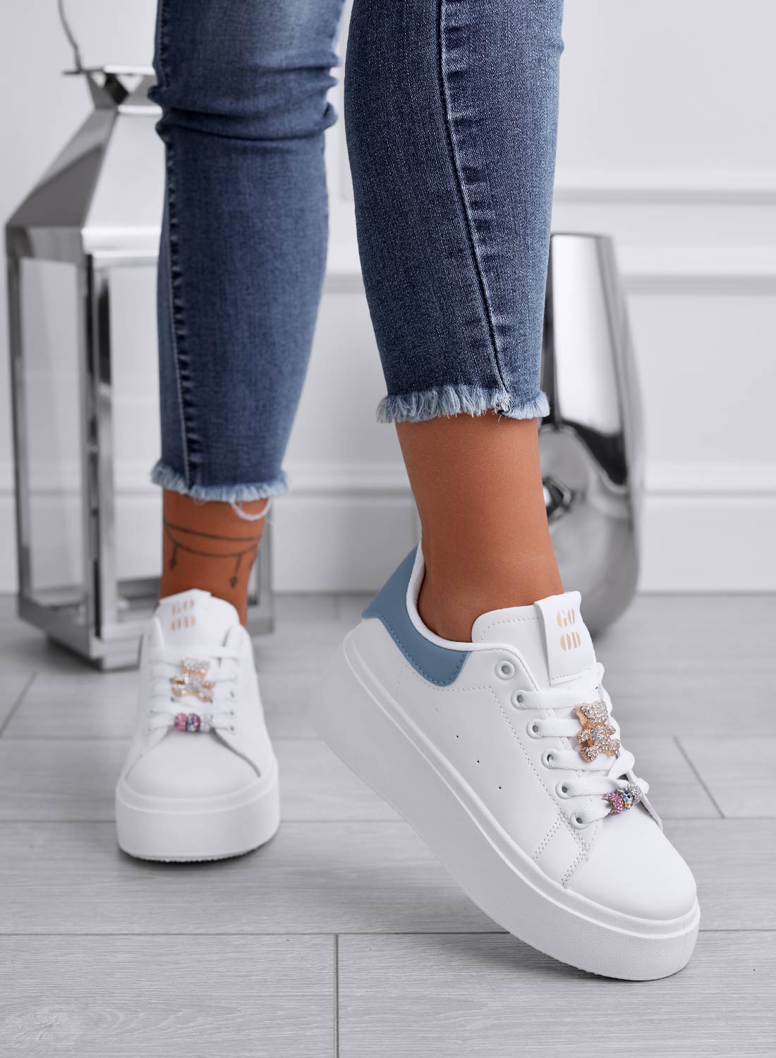MARIANNA - White sneakers with blue back and jeweled teddy