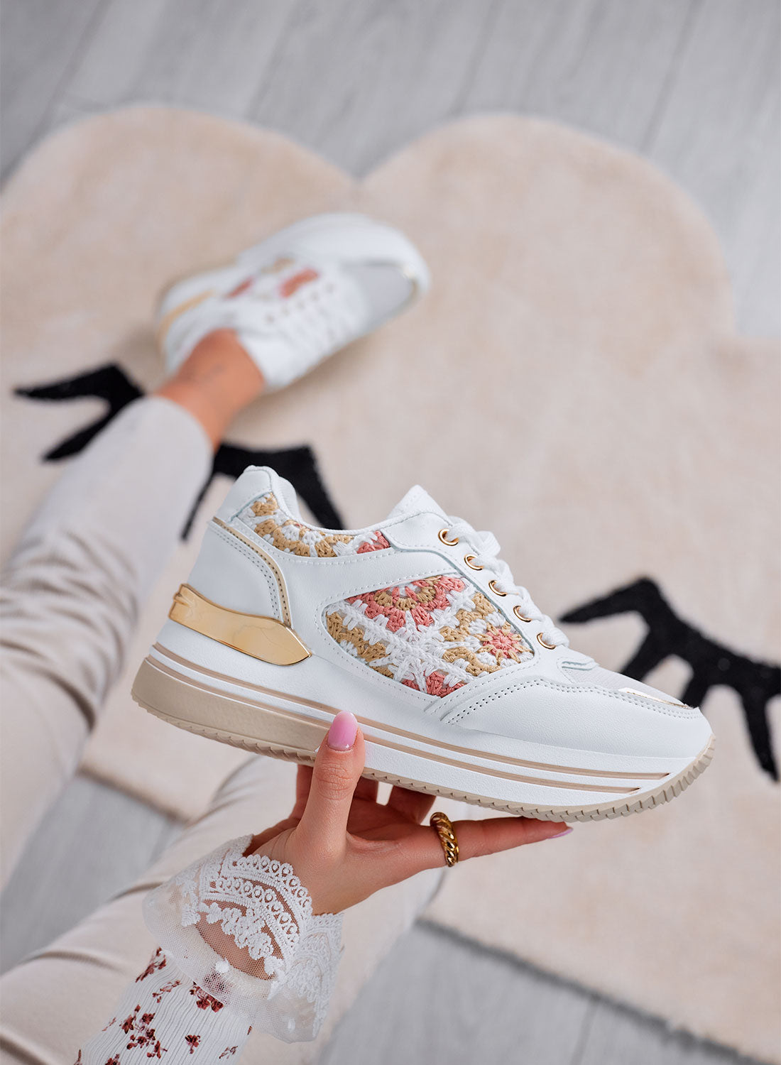 SUSY - Sneakers bianche con inserti ricamati
