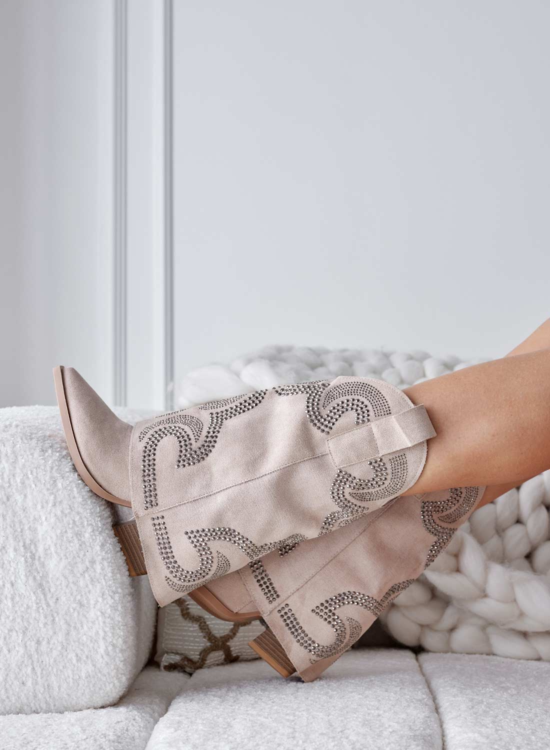 ARAGON - Stivaletti camperos beige scamosciati con strass