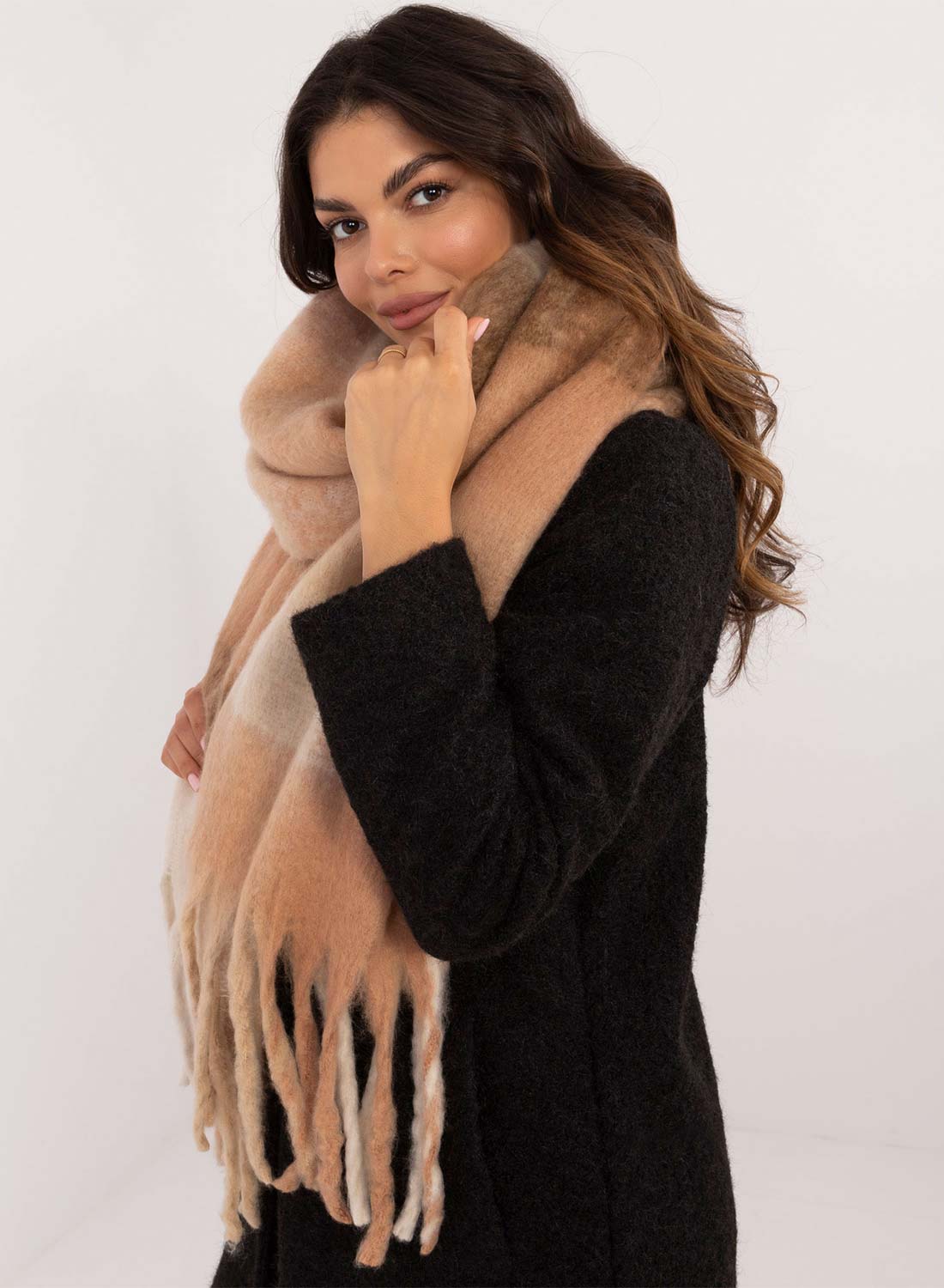 Sciarpa oversize con tonalità beige camel