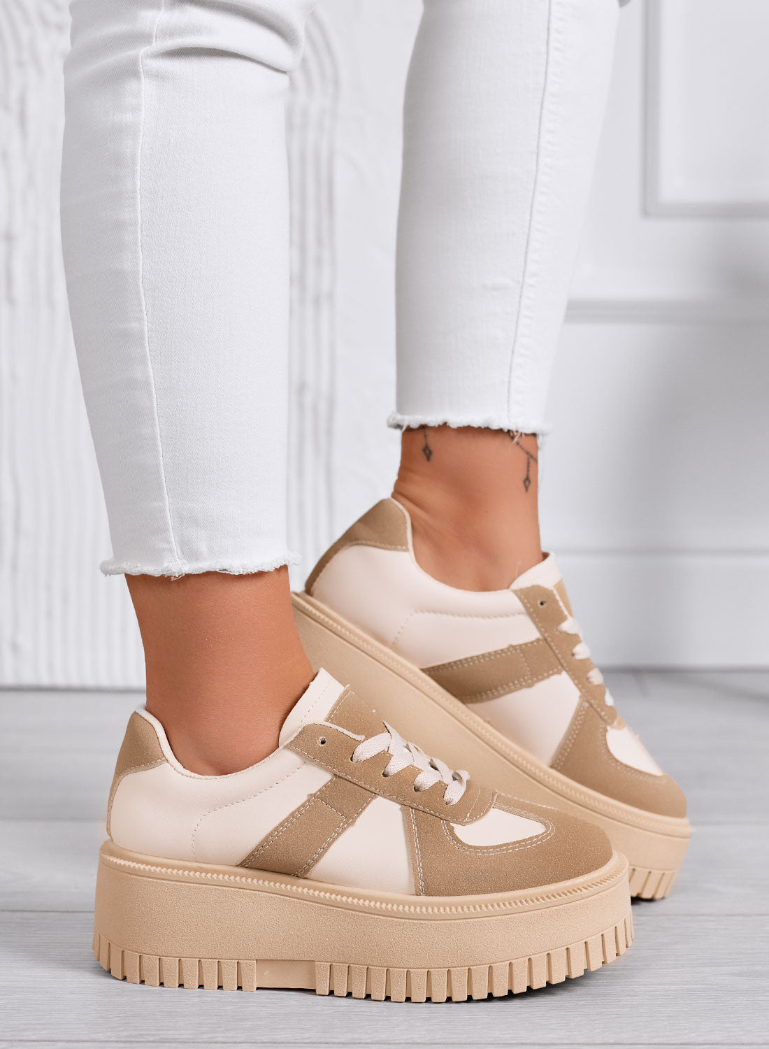 SHELBY - Beige Platform Sneakers with Contrasting Mud Inserts