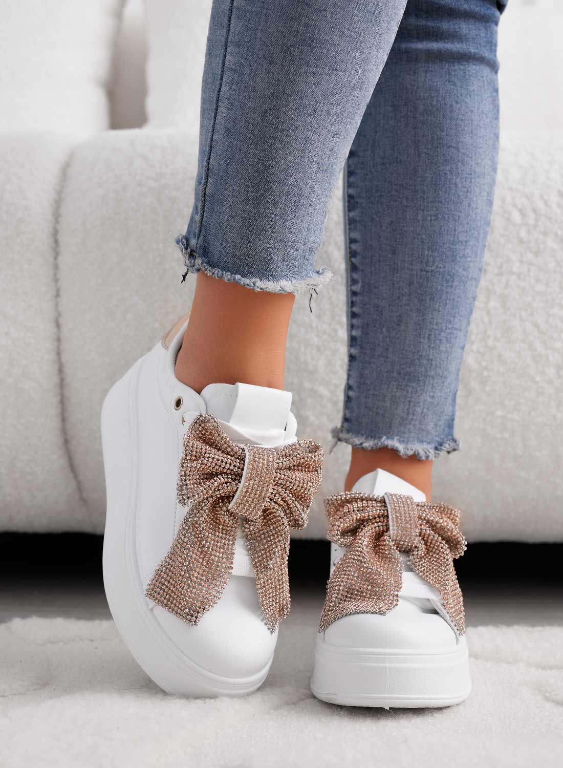 BELGA - White sneakers with rose gold rhinestone bow