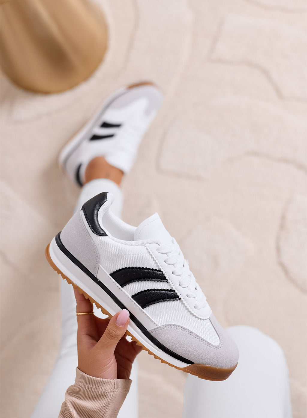PIERA - Sneakers bianche  in tessuto con dettagli neri e suola in gomma
