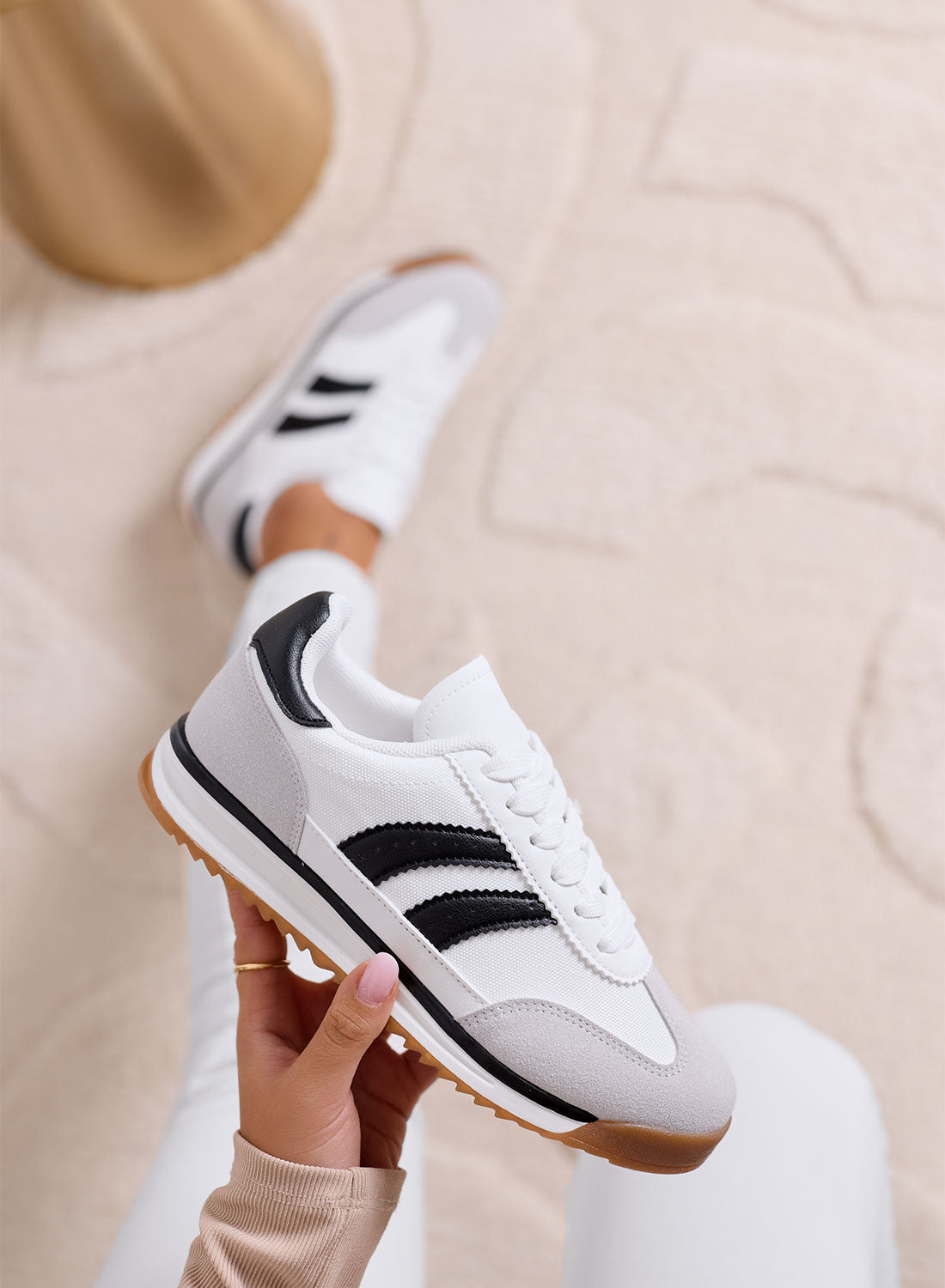 PIERA - Sneakers bianche  in tessuto con dettagli neri e suola in gomma