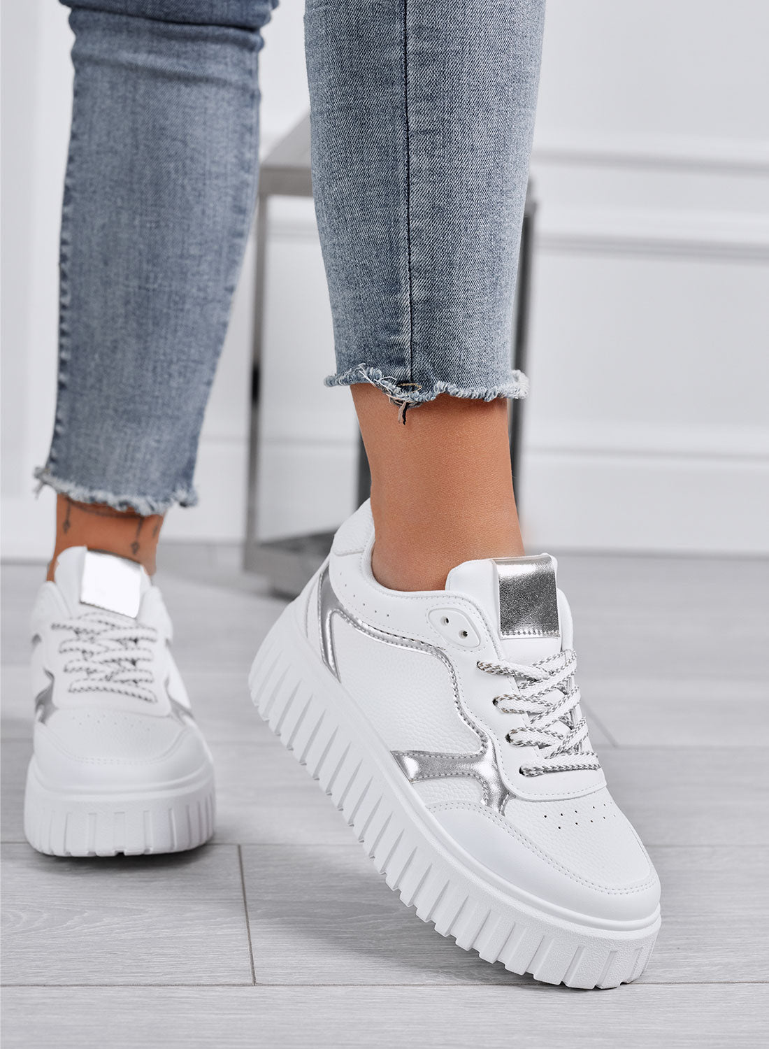 PAMELA - Sneakers bianche platform con dettagli argento