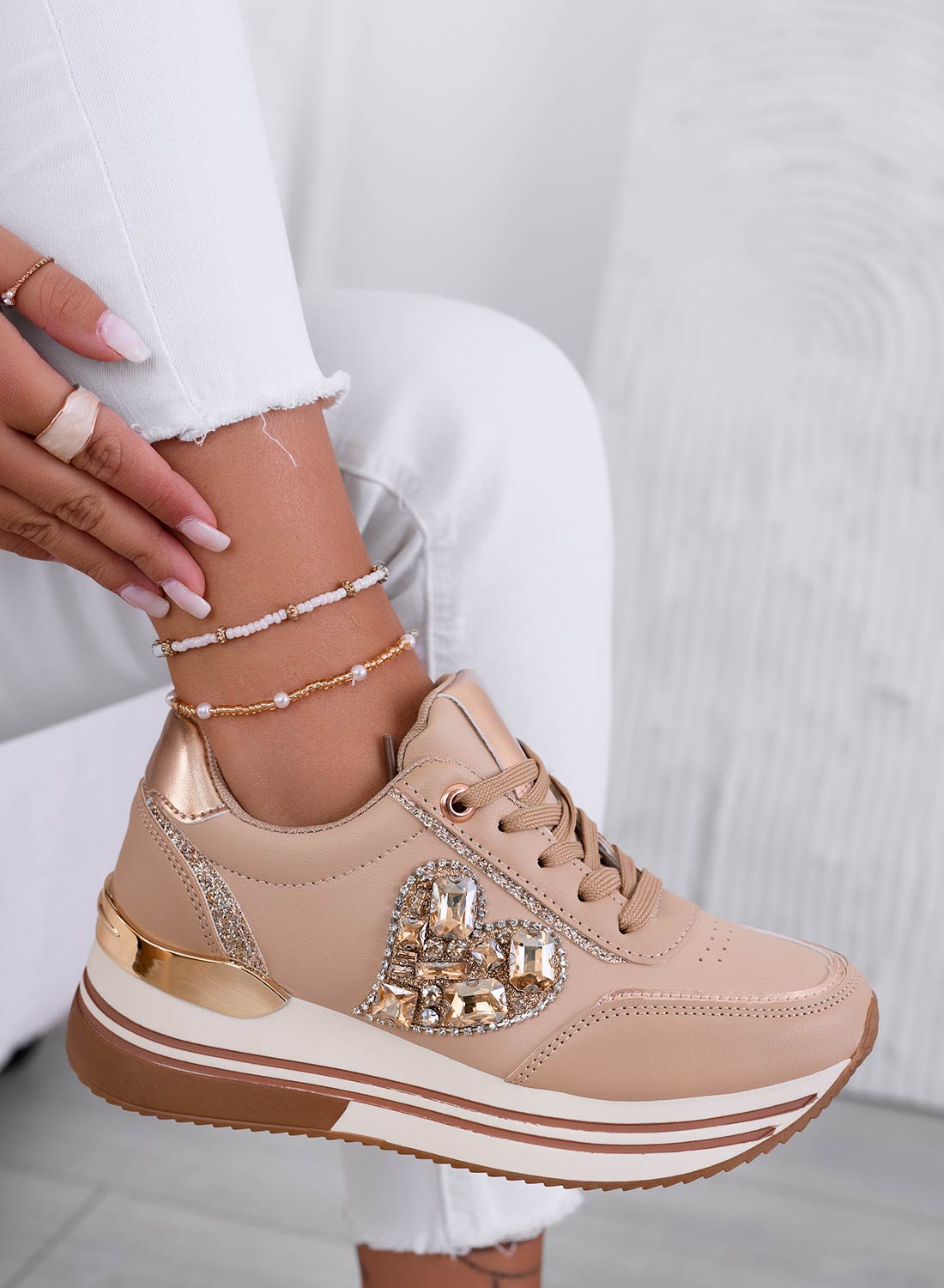 VENERE - Sneakers fango con cuore gioiello oro