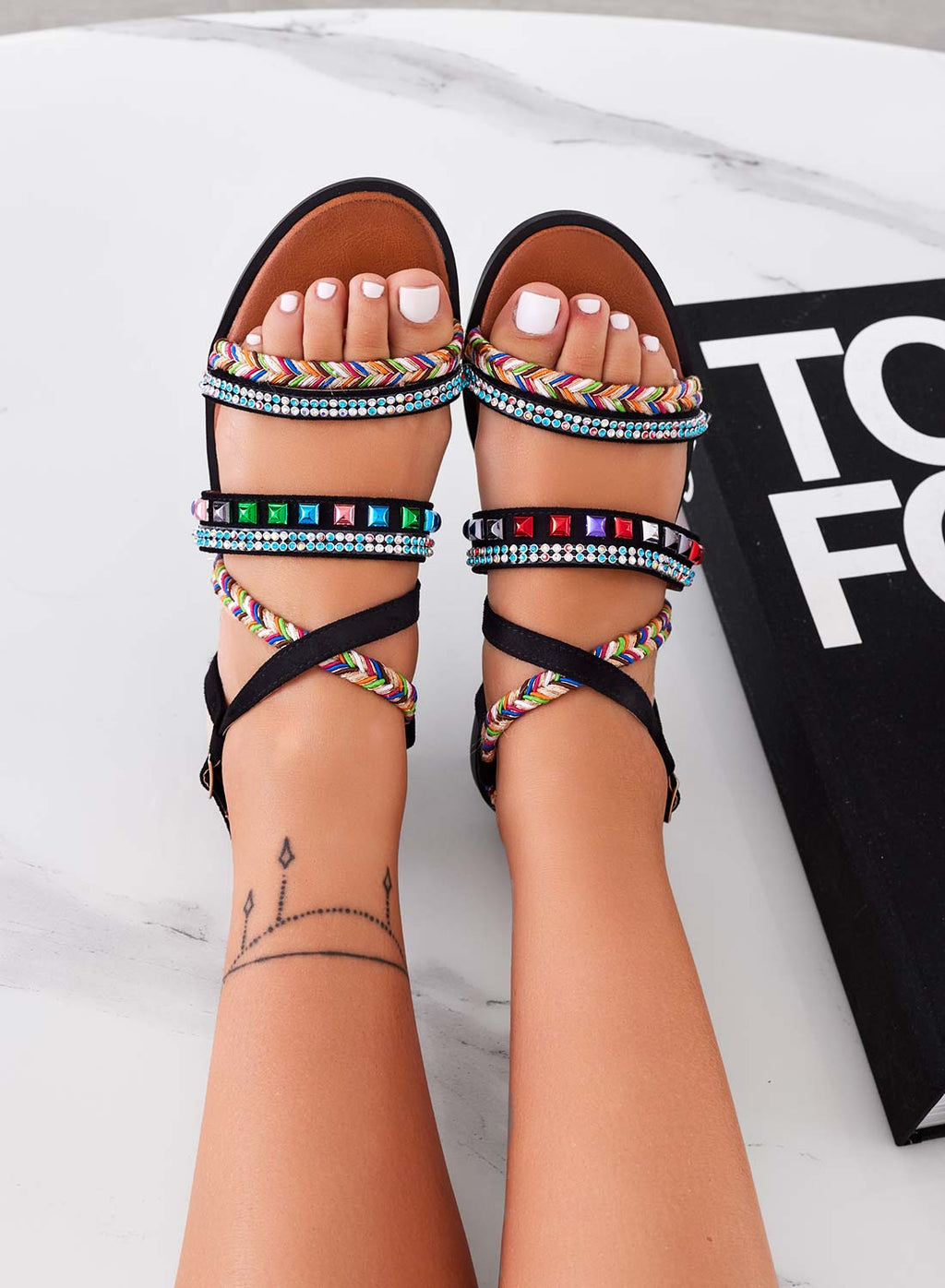 HENRY - Sandali neri bassi con strass e borchie multicolor
