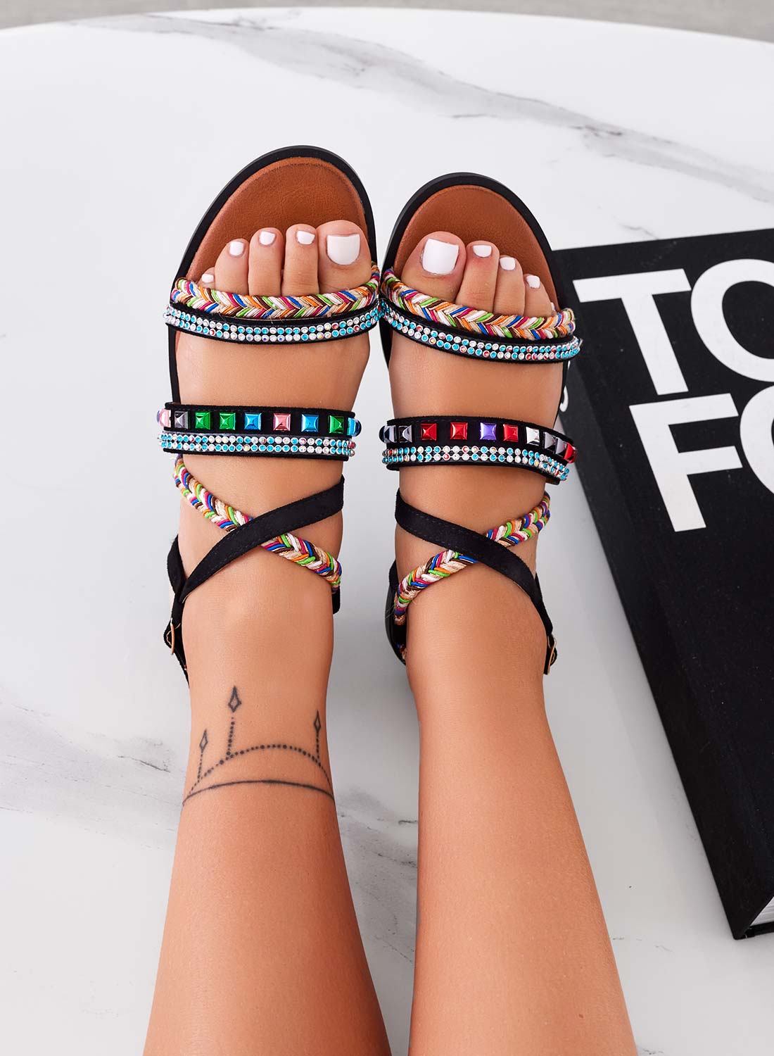 HENRY - Sandali neri bassi con strass e borchie multicolor