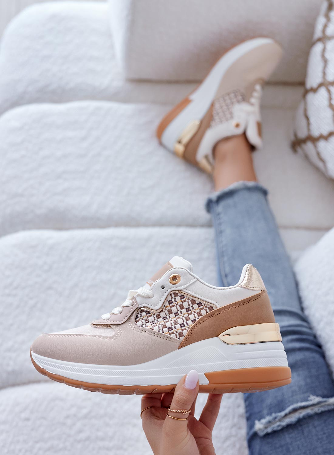 Sneakers fango con inserti in tessuto