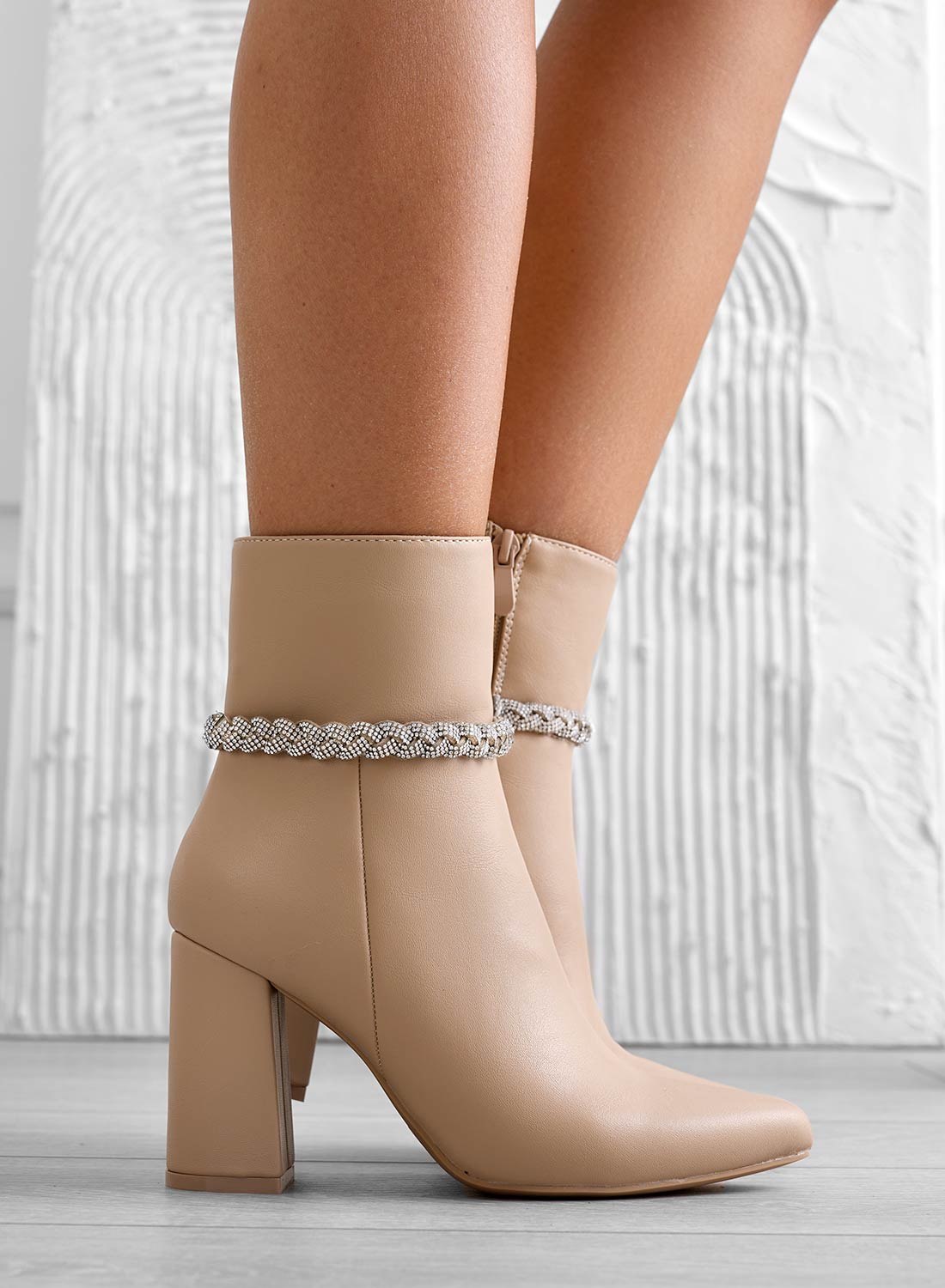 Tronchetti beige con treccia gioiello argento
