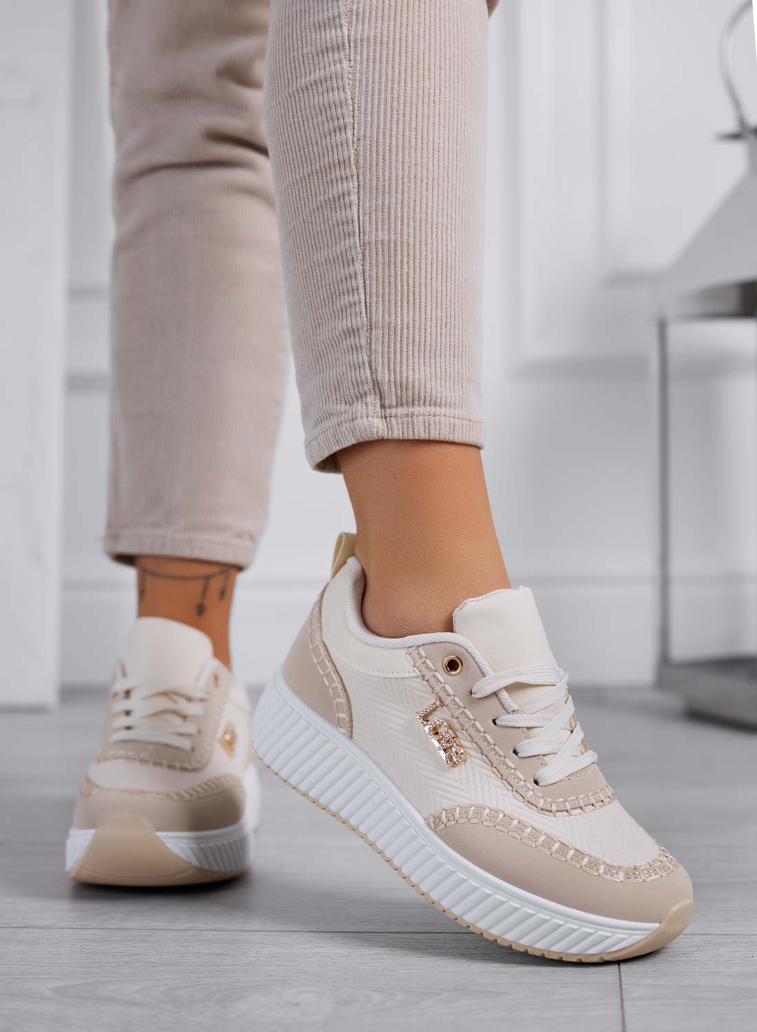 DAVIS - Women's sneakers with thick sole and beige contrasting panels
