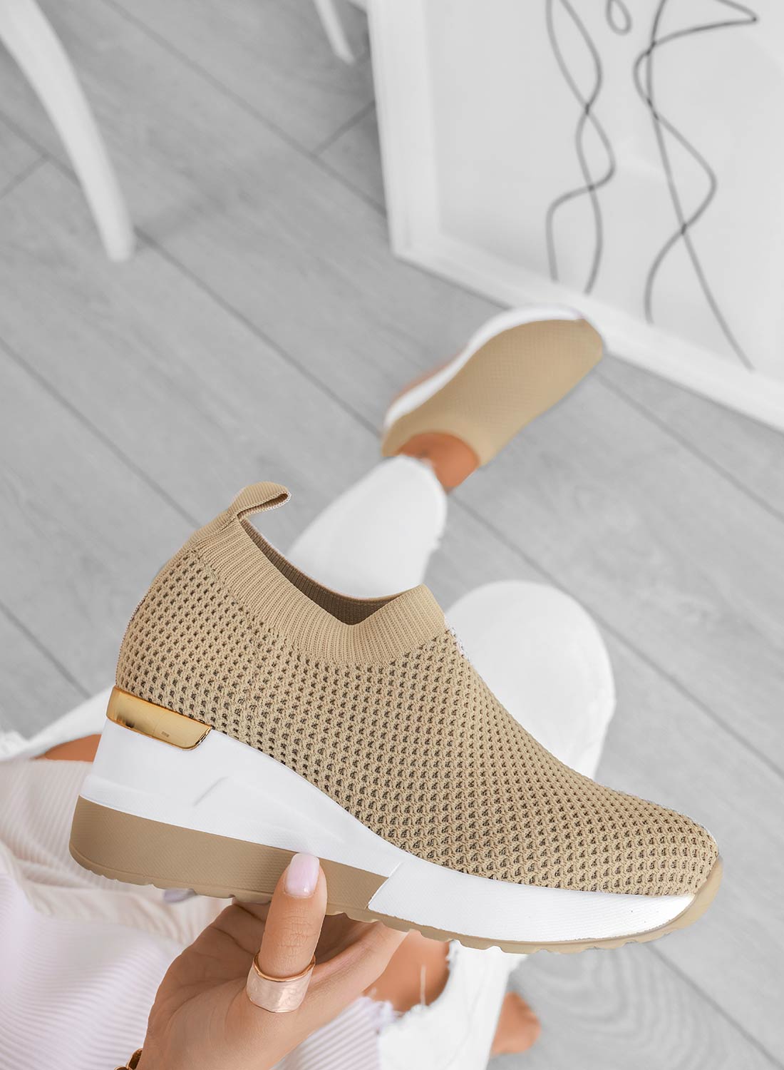Sneakers beige in tessuto elastico
