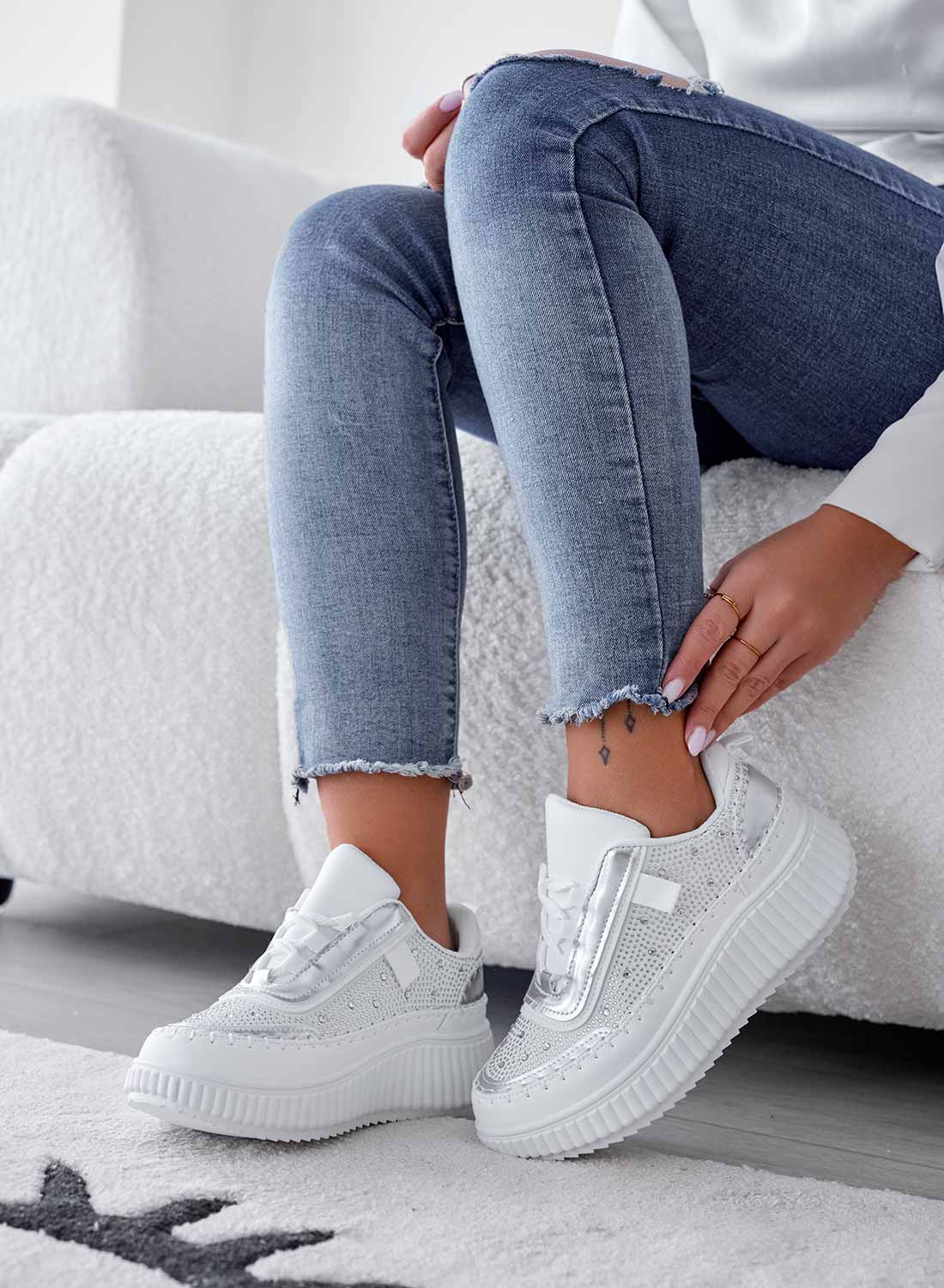ANTONELLA - Baskets blanches avec empiècements et strass argentés