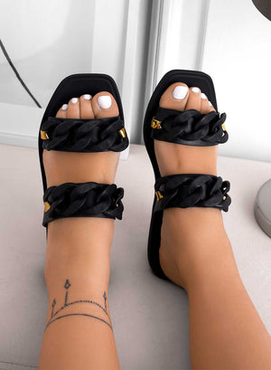 IBIZA - Alexoo black rubber beach sandals with chain